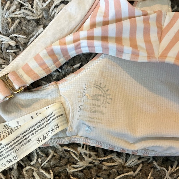 hollister tie bikini top - Picture 3 of 3